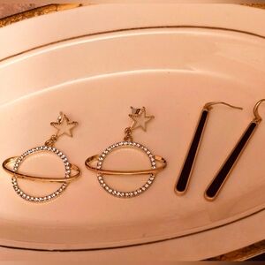 🐿 5/$20 🐿 NEW Gold Planet Star and Matte Gold Dangle Earrings Set E1P58/9
